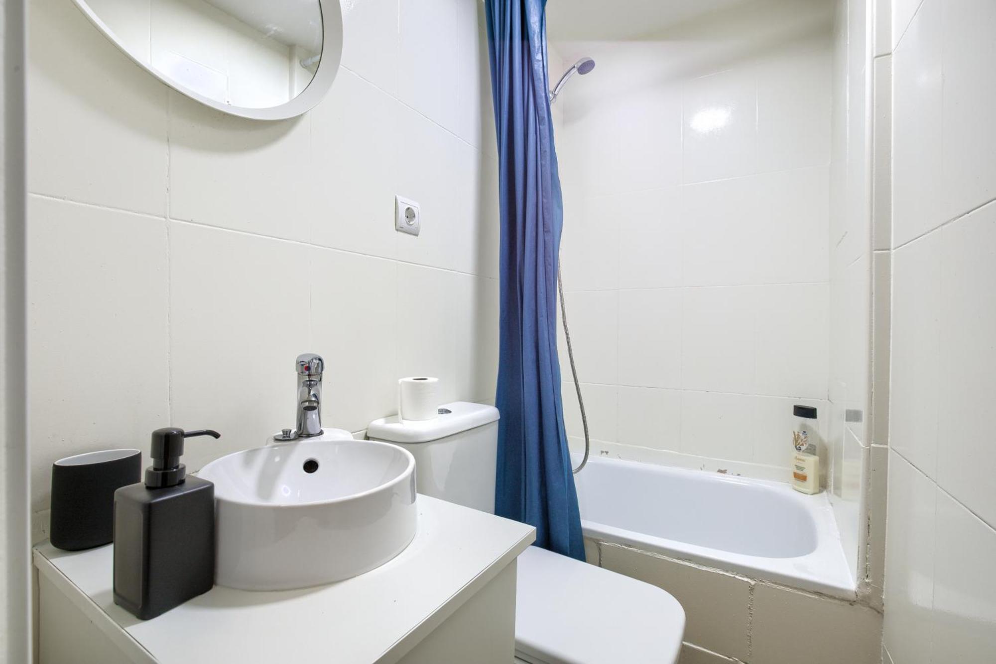 Intimo Estudio En Madrid, Centro, 2Pax, Wifi & Tv Kültér fotó